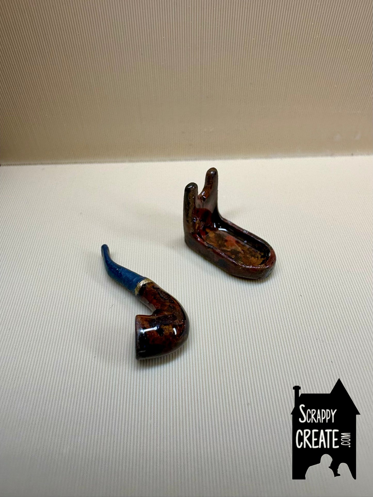 Smoking pipe with stand