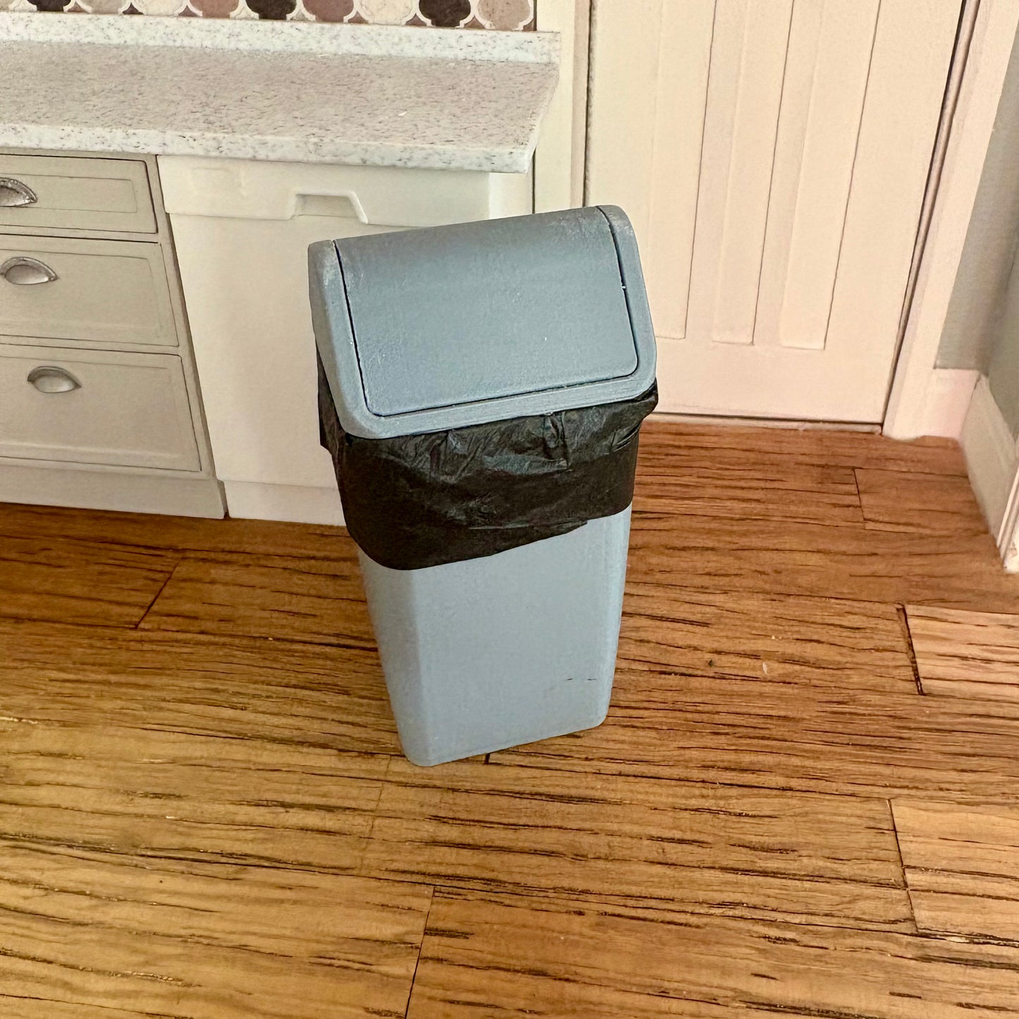 Rubbish swing bin kitchen