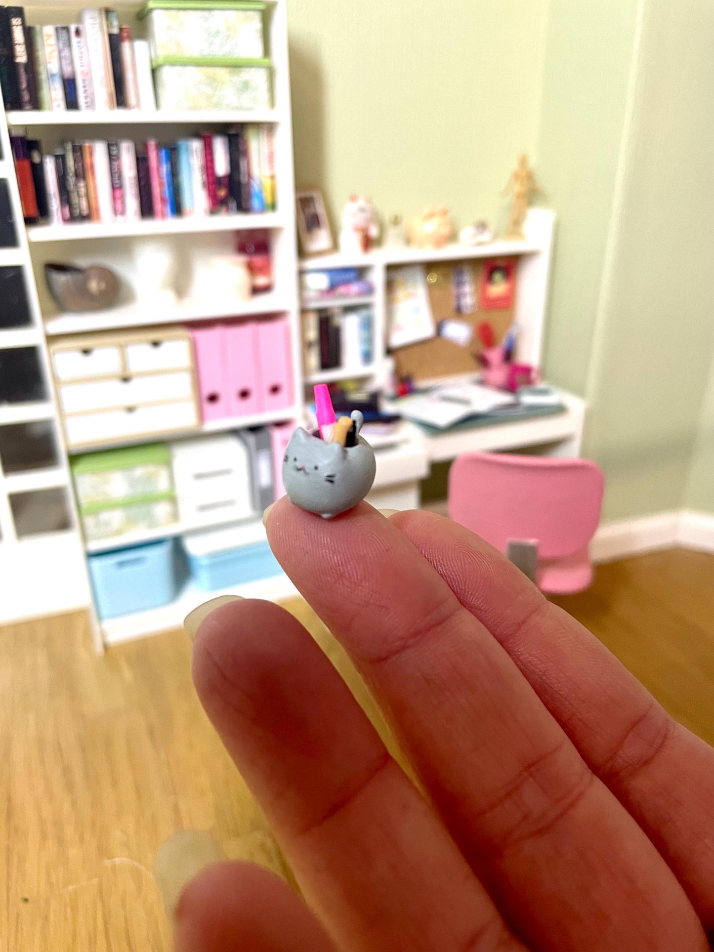 Cat pen pencil pot 1/12